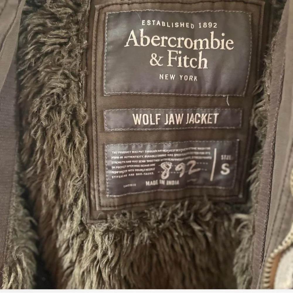 VTG, Rare, Y2K Abercrombie & Fitch Gray Wolf Jaw Hoodie Jacket Size Men’s Small